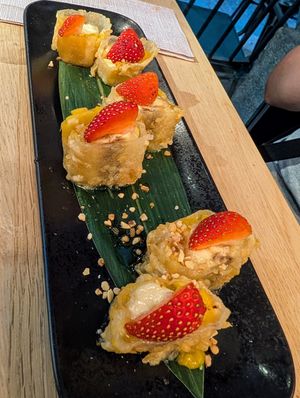 Fruit rolls at Bloom Sushi in Lyon