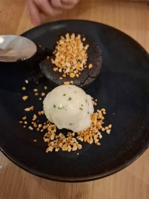 Fondant chocolat et sorbet yuzu at Bloom Sushi in Lyon