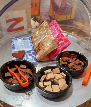 schokolade zum probieren :) at Veggihaus in Bochum