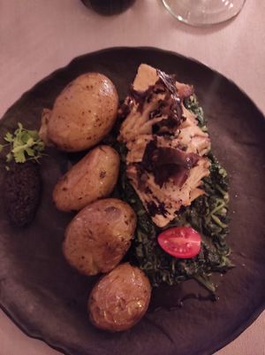 Tofu laminado com algas at Em Carne Viva in Porto