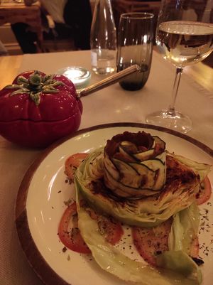 Seitan com legumes at Em Carne Viva in Porto