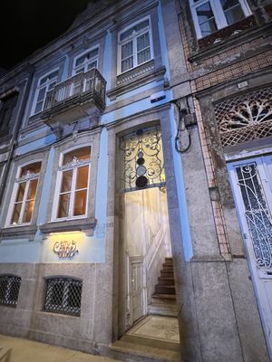 Facade   at Em Carne Viva in Porto