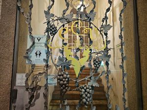 Front door details. at Em Carne Viva in Porto