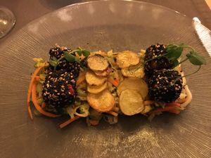 Alheira com legumes e batatinhas at Em Carne Viva in Porto