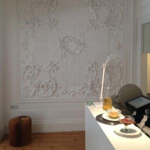 Inside view: Reception area at Em Carne Viva in Porto