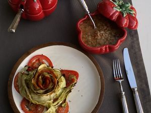 Seitan flower with tomato rice at Em Carne Viva in Porto