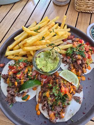 Vegan tacos at Mali & Milo in Mainz