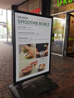 smoothie bowls at Urban Salad in Amsterdam