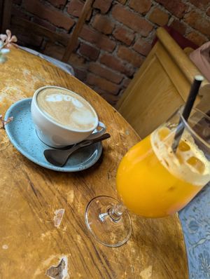 juice and cappuccino at Hamngatan 12 Interiör & design | Café & Bistro in Jämtlands Län