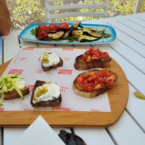Mixed vegetables and bruschetta (only the ones with tomatoes are vegan) at Rossopomodoro in Palermo