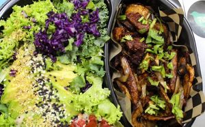 Platillo de Steak con hongos y ensalada del chef.  at Rincón Vegano - Fraccionamiento Las Américas 2. in Merida