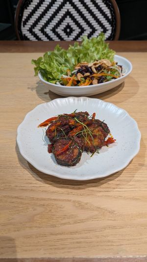 ปลาดูกผัดพริกฉลูฉี่ vegan catfish with red curry at Sukjai by Pata Obasan in Chiang Mai