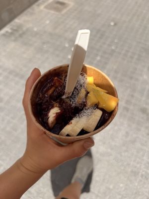 Dragón bowl but with mango instead of dragon fruit  at Açaí Natura in Malaga