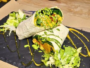 Lady Killer Wrap at Logan's Garden in Madrid