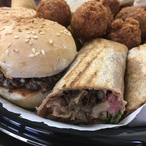 Plateau d'essai (sandwich traditionnel, sandwich philly, sandwich raffi, environ une douzaine de falafels et samosas) at 57 Cals in Laval