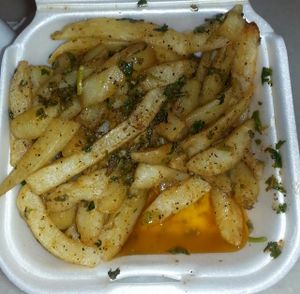 J'avais hâte d'essayer ce resto Vegan/végétarien, mais quelle déception. Les falafels sont ultra huileux et les frites aussi. Très bon accueil du personnel, concept très bon, mais vraiment place à amélioration trop huileux.  at 57 Cals in Laval