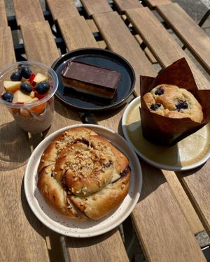- Babka pate à tartiner maison choco noisette
- Muffin myrtille citron
- Millionnaire Shortbread 
- Verrine salade de fruit de saison graine de chia lait de coco épices at Les Soeurs Veg in Cornebarrieu