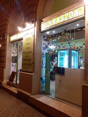 Entrance at Edes Elet Cukraszda in Budapest