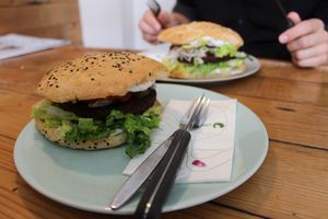 juicy, tasty burgers at Mikuna in Aarhus
