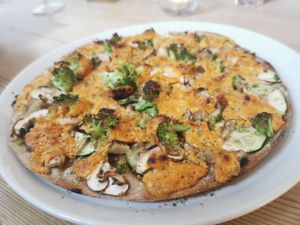 Pizza chamiola with extra broccoli. Verry good. Home made vegan cheese at Pizza Moji in Essen