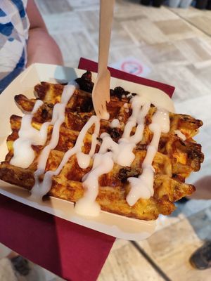 Vegane Champion Waffel mit aioli at VeganPot  in Brussels