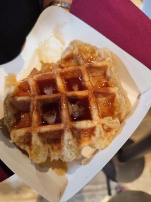 Süße Waffel mit Caramel at VeganPot  in Brussels