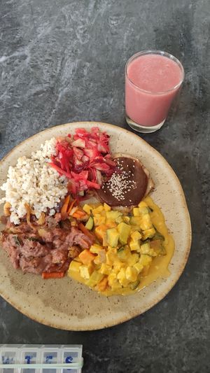 Prato especial com as 3 opções do dia at Alfarroba in Lisbon