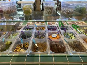 Frische Lebensmittel für die Bowls, aus Sicht einer veganen Ernährungsberaterin sieht alles sehr frisch und qualitativ hochwertig aus.  at Kaspar Schmauser in Hamburg