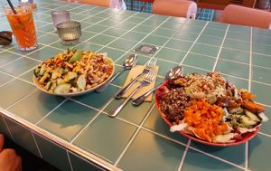 Pulled Taco bowl and an Avocado Superfood Salad. at Kaspar Schmauser in Hamburg
