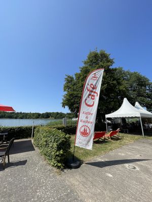 Der Eingang liegt etwas nach hinten versetzt.   at Ruppiner Feingebäck in Rheinsberg