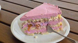 Vegane Blaubeer-Mandarinen-Torte at Ruppiner Feingebäck in Rheinsberg