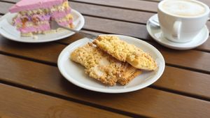 Vegane Blätterteig-Streusel-Teilchen at Ruppiner Feingebäck in Rheinsberg