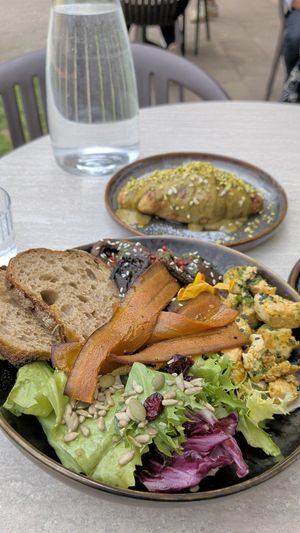 Vegan brunch & pistachio croissant at Lundi au soleil  in Annecy