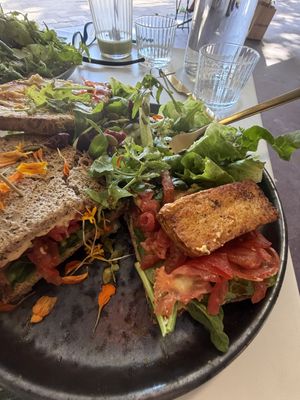 assiette de bagels sans bagel, á ma demande   at Lundi au Soleil  in Annecy