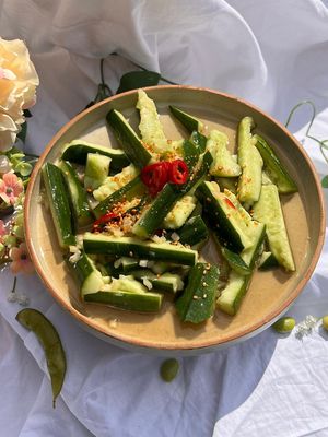 Super gut gewürzter Gurkensalat - erinnert mich an meine letzte Reise nach China at BAO BAO in Wolfsburg