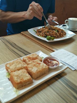 Carrot cake and Fried Kway Teow at Nature Cafe - Boon Lay Way in West Singapore