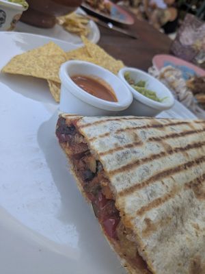 Quesadilla vegana con guacamole y salsa roja picantita at La Casita Mexicana in Las Cala De Mijas