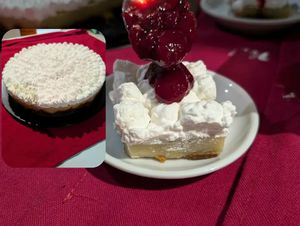 Pastel de crema vegana con computa at Centro Social Autoxestionado A Hedreira in Lugo