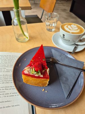  at Manos Vegan Cake in Hamburg