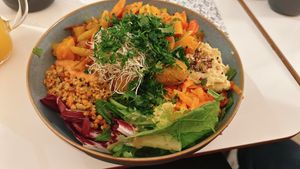falafel bowl  at Zurueck zum Glueck in Hannover