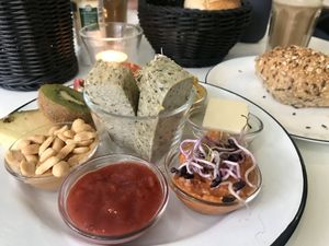 Vegan breakfast at Zurueck zum Glueck in Hannover
