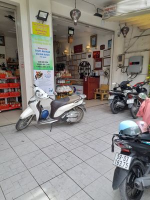 Courtyard at the front at Cơm Chay Hoàng Kim in Ho Chi Minh City