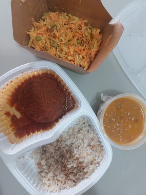 Eu amo a comida de lá mas acho que deveriam repensar no abuso de plásticos no delivery. at Nascente um Gosto de Sol in Belo Horizonte
