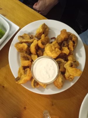 Vegan battered Champignons at Weingut Feuerwehr Wagner in Vienna
