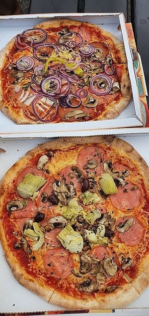 vegan pizzas at Pizza Pinocchio in Vienna