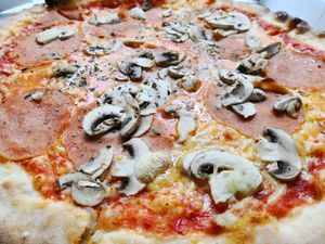 Regina at Pizza Pinocchio in Vienna