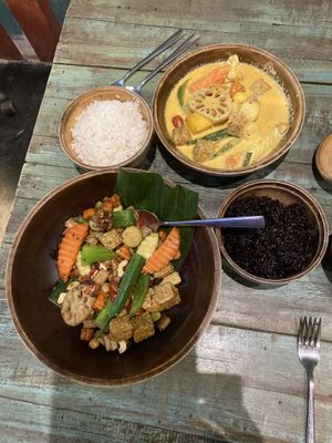 Northern style curry and kung po at Mango in Bangkok