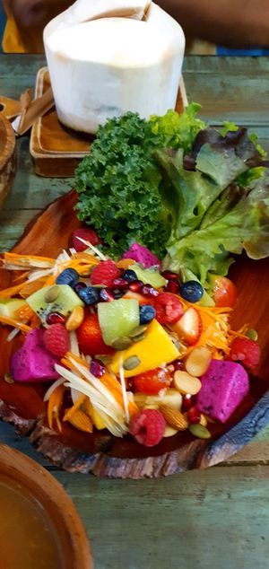 Colourful mango papaya salad at Mango in Bangkok