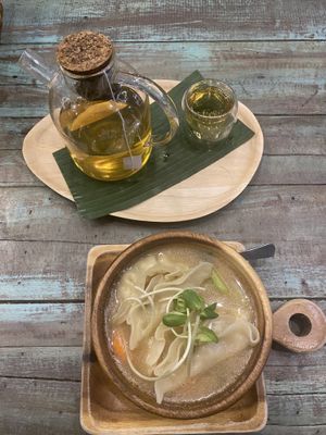 Vegan Gyoza Coconut soup + Oolong tea #Veganuary at Mango in Bangkok