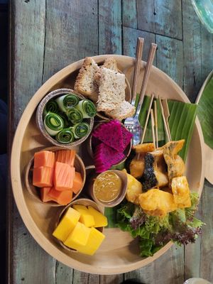 Thai salad tools - amazing tofu skewers at Mango in Bangkok